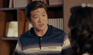 泡澡戏暴露演员身材，《小城大事》黄晓明VS赘肉男演员，差别明显